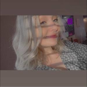 Meet your Posher, Chloe